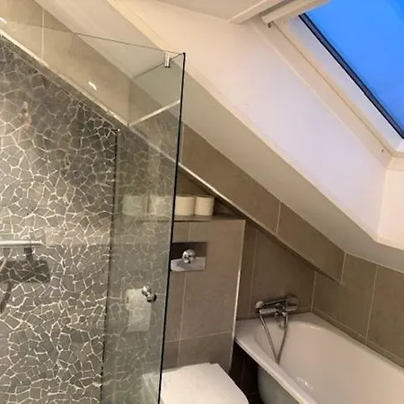 Villa Beautiful And Modern House With 4 Bedrooms And 2 Bathrooms *
