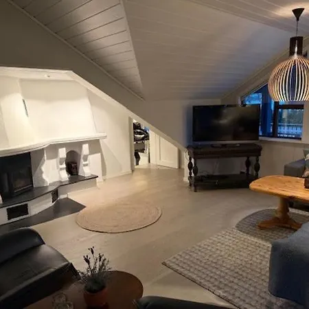 Beautiful And Modern House With 4 Bedrooms And 2 Bathrooms Myrvoll
