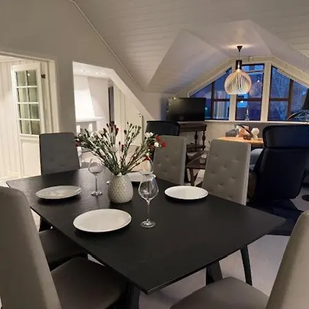 Villa Beautiful And Modern House With 4 Bedrooms And 2 Bathrooms *