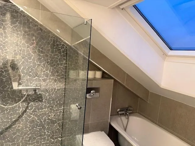 Villa Beautiful And Modern House With 4 Bedrooms And 2 Bathrooms *