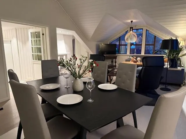 Villa Beautiful And Modern House With 4 Bedrooms And 2 Bathrooms *